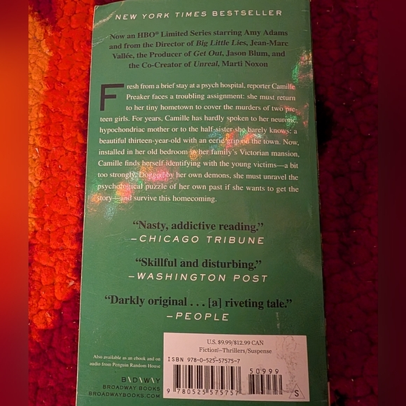 Sharp Objects Paperback - Picture 4 of 4